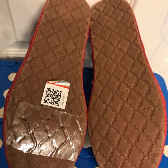 New Uggs youth size 2 - Picture 4 of 4